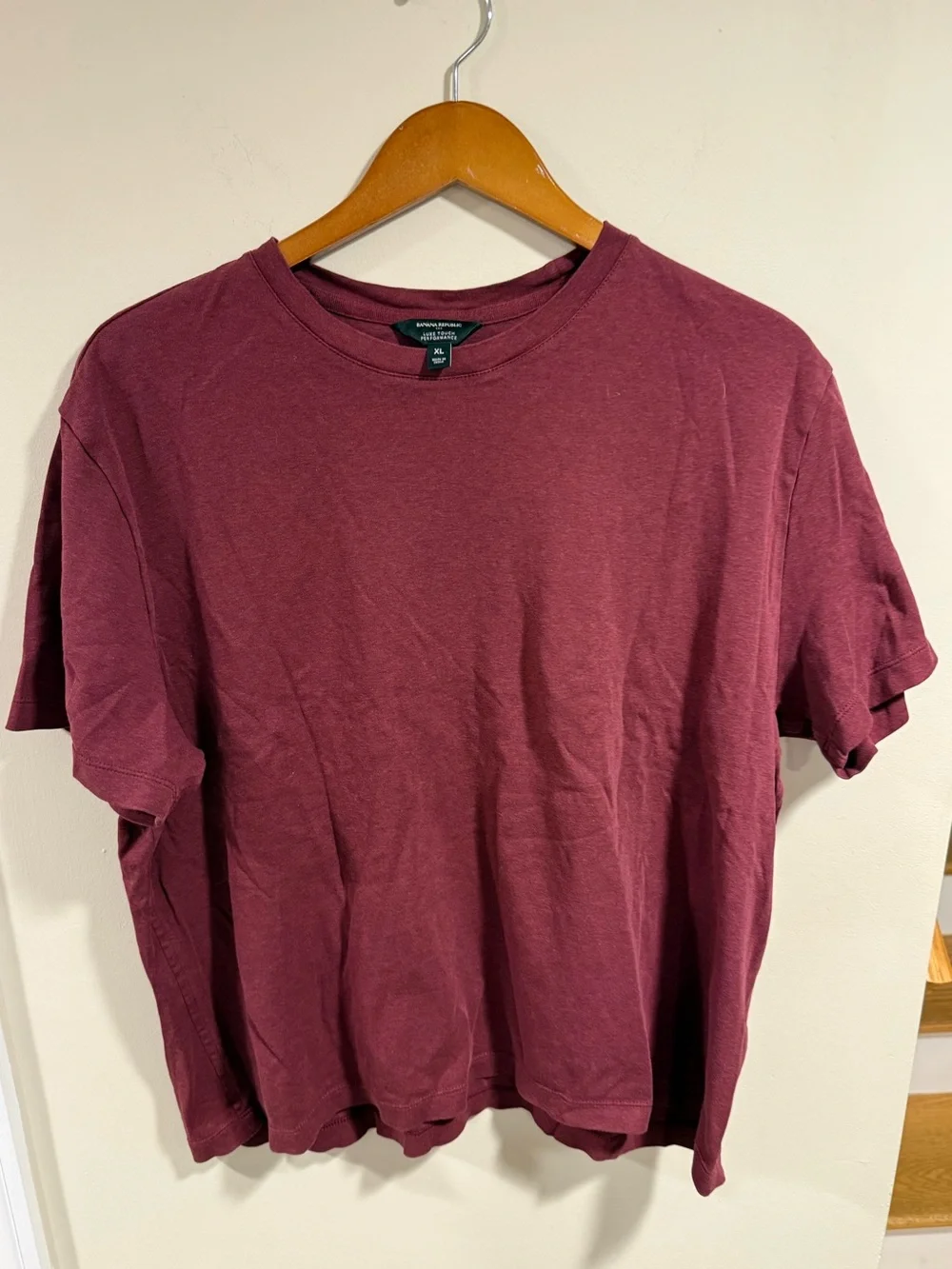 Banana Republic Mens Lux Touch Performance Maroon T Shirt SZ XL